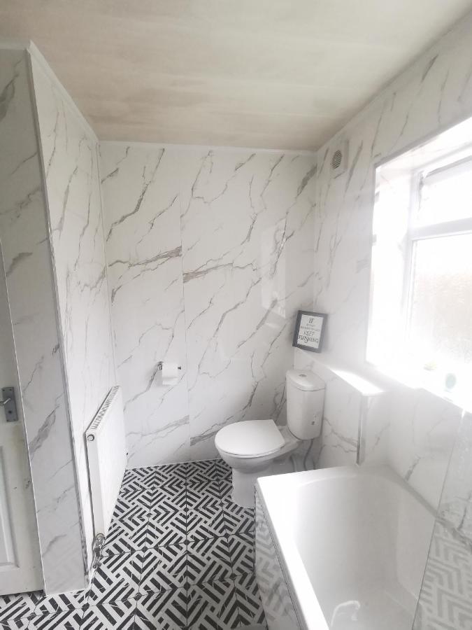 4 Bedrooms, Sleeps 10, Near Lfc & Efc Liverpool Exterior foto