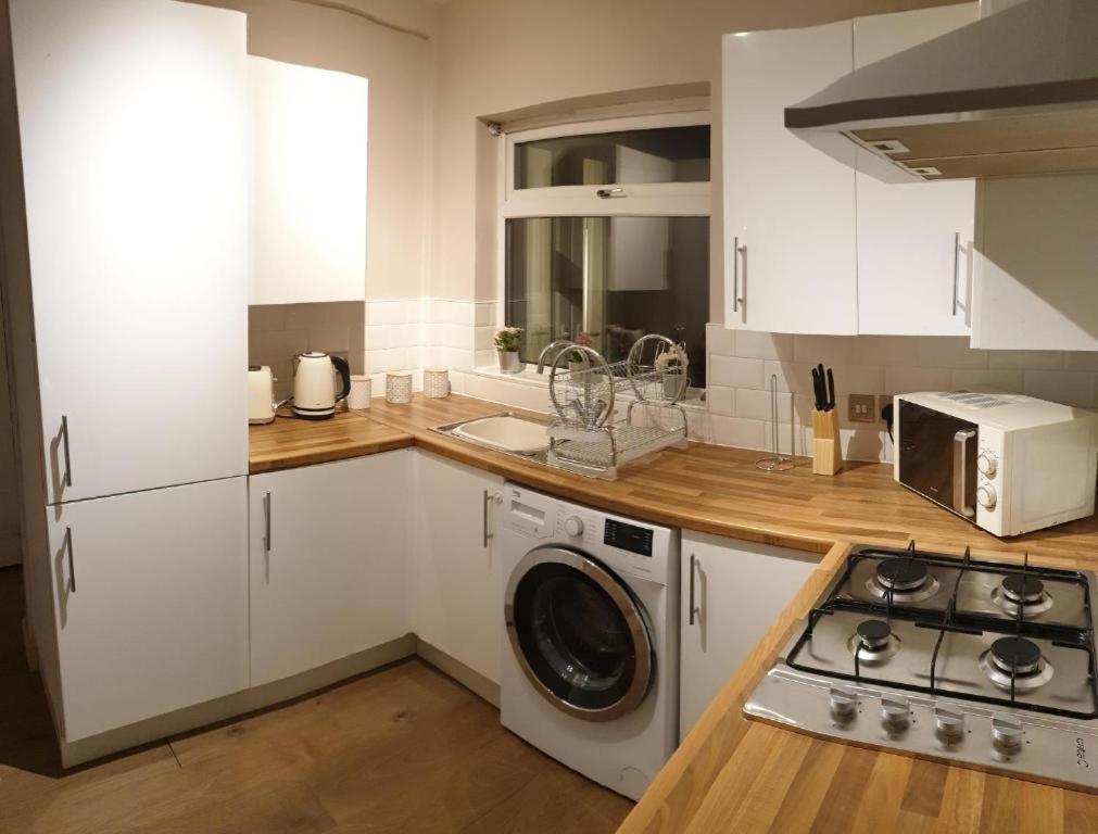 4 Bedrooms, Sleeps 10, Near Lfc & Efc Liverpool Exterior foto