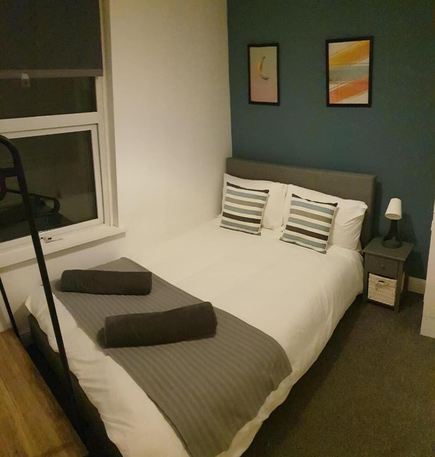 4 Bedrooms, Sleeps 10, Near Lfc & Efc Liverpool Exterior foto