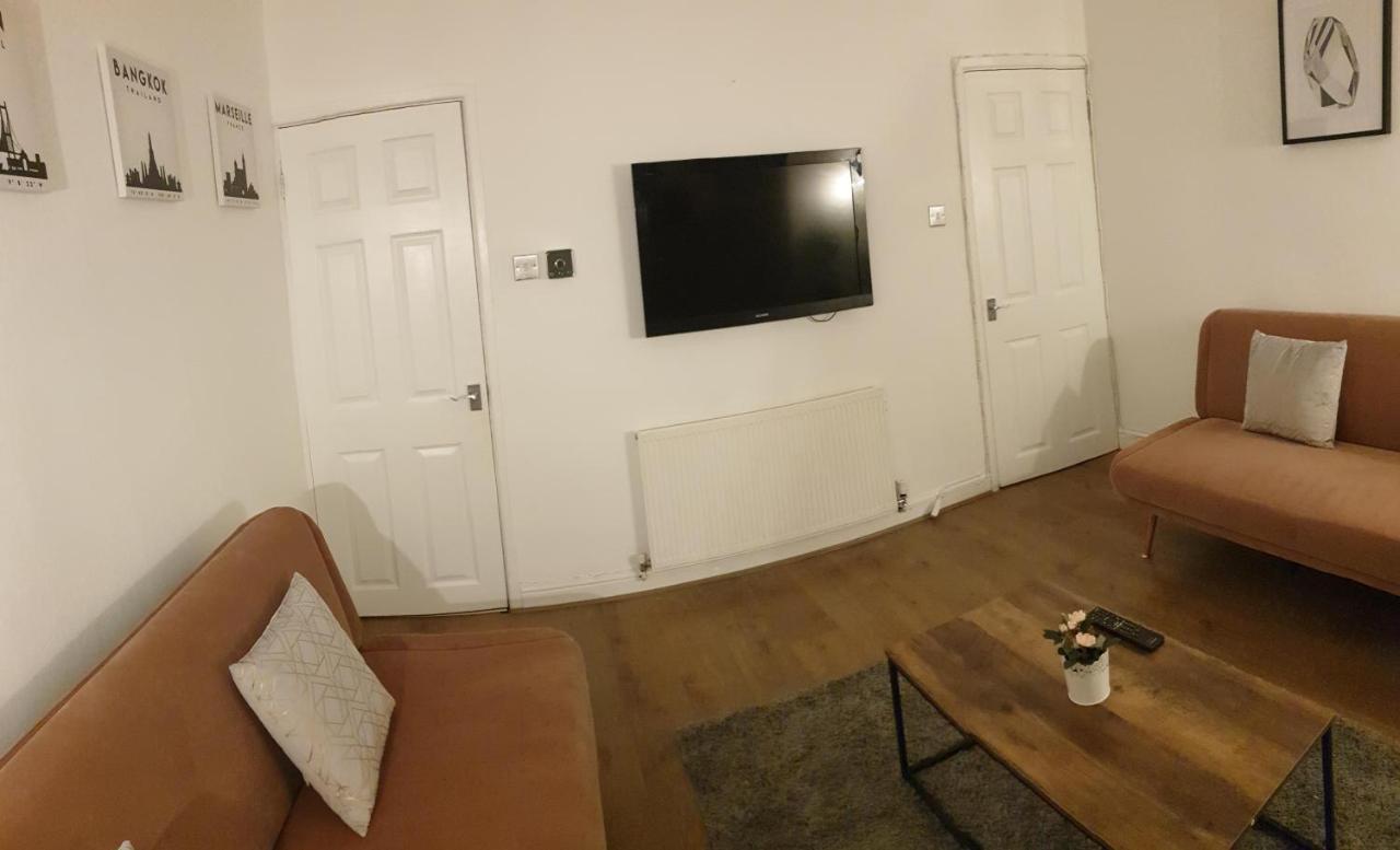 4 Bedrooms, Sleeps 10, Near Lfc & Efc Liverpool Exterior foto